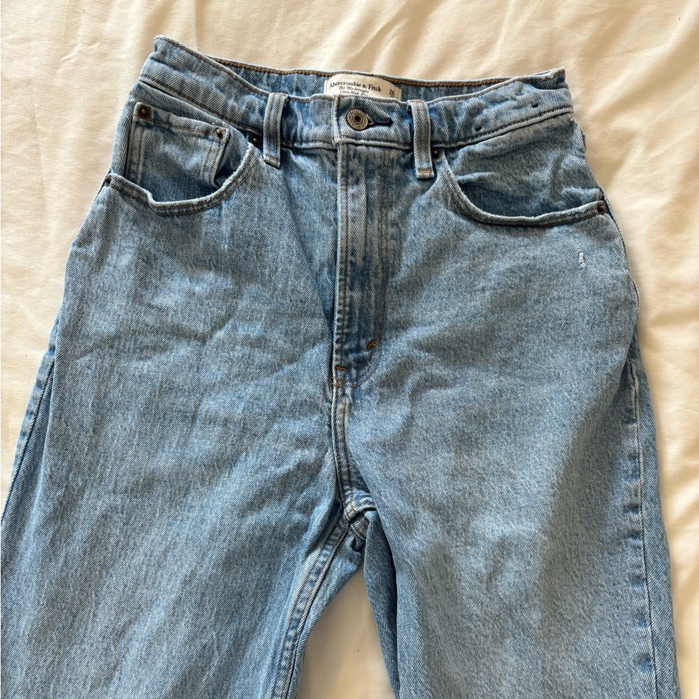Abercrombie and Fitch 90s straight ultra high rise size 26. 2R. Curve love